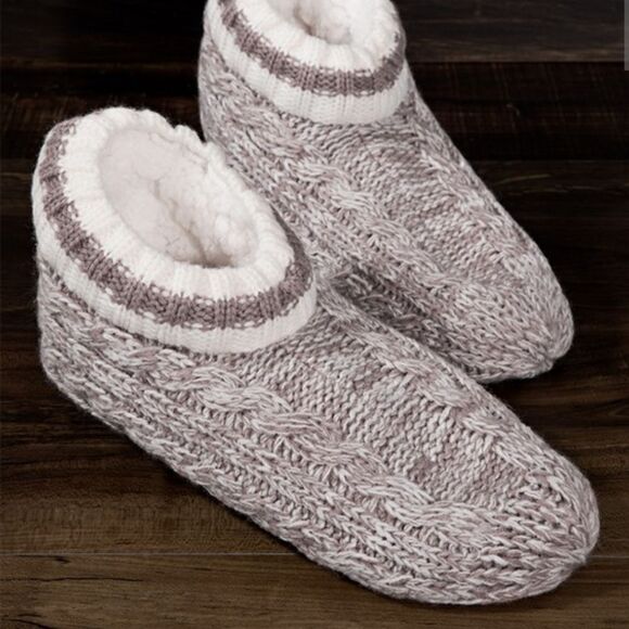 Cable knit and sherpa lined slipper booties - Picture 3 of 7